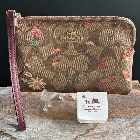 Coach Handbags - Coach Wildflowers Print Wristlet